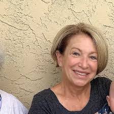 Lori Smythe's Instagram, Twitter & Facebook