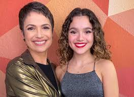 Since 1982, sandra has worked for globo tv, the largest commercial tv network in brazil, with over 150 million portuguese speaking viewers in more than 130 countries. Mico Filha De Sandra Annenberg Canta Refrao Proibido E E Cortada Ao Vivo No Domingao Do Faustao F5 Noticia