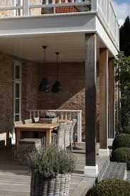 Covered Patio Terrace Veranda With Wicker Planters And Dining Chairs How Lovely Vlassakverhulst Garten Terrasse Terrassengestaltung Und Gartengestaltung