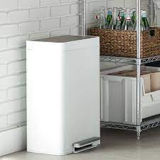 You recognize a simplehuman trash can in its luxury design. The 13 Best Stylish And Good Looking Kitchen Trash Cans 2019 The Strategist