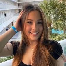 Email Address of @kaylee.larson Instagram Influencer Profile