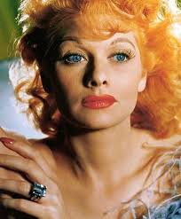 With the wedding anniversary of Lucy and Desi approaching, i think it's a  good time to have a closer look to Lucy's engagement ring 💍 As we all  know, Lucy and Desi