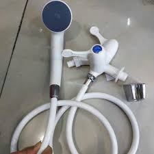 Berikut ini beberapa rekomendasi kran shower mandi yang bagus dari mulai jenis biasa yang dibanderol dengan harga murah hingga yang mewah yang bisa digunakan untuk air panas dan juga air dingin yang memiliki tekanan air tinggi. Jual Paket Kran Cabang Hand Shower Plastik Putih Jakarta Pusat Surya Jaya Jakarta Tokopedia