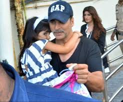 Akshay Kumar S Daughter Nitara Reveals Real Age Of Twinkle Khanna Bollywood News India Tv Akshay kumar daughter cute video.