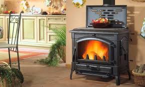 Using design elements with we aren't too sure how practical kitchen fireplaces are, but they have certainly climbed in. Fireplace With A Hob In The Kitchen 49 Photos Heating And Cooking Model With A Panel For The Kitchen And Living Room Interior Design Ideas 2018 Fireplace Extracts For A Private House