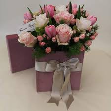 Scegli l'omaggio floreale da inviare e il nostro negozio effettuerà la consegna a domicilio per te! Fantasie Floreali Di Barbara Bettarini Fiorista Torino Fiori Online Fiori Torino