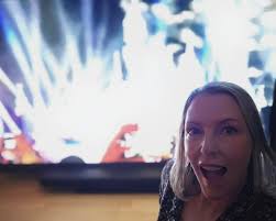 This past week my apartment was having the roof replaced so I had to find  somewhere to work (I am a remote and online self employed worker). I  decided to hang out