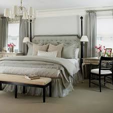 الجداول السرير في غرفة النوم