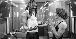 But i only dreamt of being a sports entertainer. Sasha Banks Was Not Impressed With Snoop Dogg S Dive In Aew Drumpe