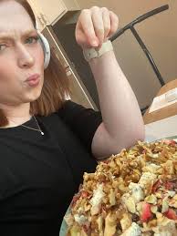 Funny. I've loved green in all shades for years, but this year I have a  preference for orange. I have no idea why. Right now I'm wearing orange  jeans and an orange