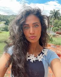 María Lamela, así es la nueva presentadora de 'Más vale tarde'