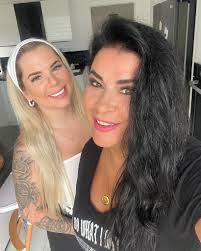 Familienzoff? Jenny Frankhauser und Iris schießen im Netz