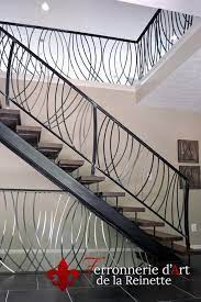 L'escalier comme un élément de design remarquable peut former le cœur d'une maison en parlant son langage en stock : Rampe Escalier Moderne Fer Forge Sur Mesure Pas Cher Stairs Design Modern Balcony Railing Design Railing Design