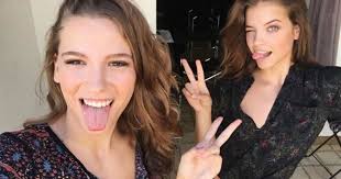 Barbara Palvin'in Yanında Hayranı Gibi Kalan Serenay Sarıkaya!