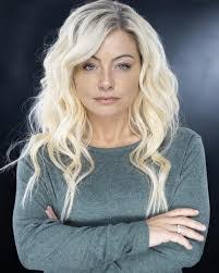 Kerry Beard's Instagram, Twitter & Facebook