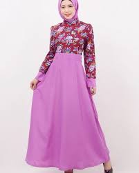 Trend terkini baju gamis modern wanita indonesia meliputi corak warna yang terang seperti cream, biru, merah muda, ungu dan hitam, hingga ada juga gamis motif batik. 17 Koleksi Baju Batik Kombinasi Sifon Terupdate 2020