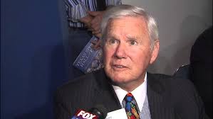 Fred Akers inducted into Texas Sports Hall of Fame