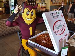 What kind of sausage is in venezia's pizza? Asu Football Venezia S Pizzeria Will Now Offer Pizza Slices At Games