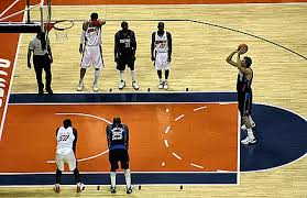 Mithilfe der übungen können die schülerinnen und schüler das dribbeln und das zielgenaue werfen und passen lernen und verbessern. Freiwurf Basketball Wikiwand