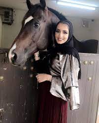 سماني مهرته وهو عاسف الخيل خيال ويحب الخيول الأصيله أسهرت أنا عينه مع النجم وسهيل يجمع خفوقي والهوى هد حيله hijab fashion fashion women