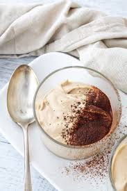 Questa crema al caffè è proprio quello che serve, può essere servita in monoporzioni magari accompagnata procedimento: Crema Al Caffe Leggera E Veloce Cuor Di Ciambella