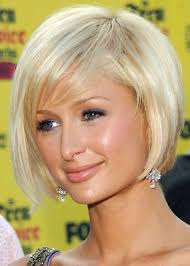 Paris Hilton S Short Very Blonde Bob Really Suits Her Love The Short Wispy Side Swept Bangs Short Bob Hairstyles Bob Hairstyles Short Hair Styles