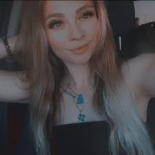 Brooke Epperson's Instagram, Twitter & Facebook