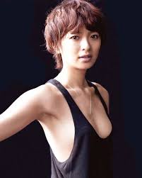 榮倉奈々 おっぱい画像 ノーブラで晒したおっぱいがエロすぎ！乳首まで見えそう - 裏ピク