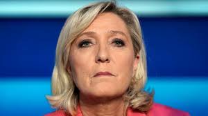 Die französische rechtsanwältin und politikerin marine le pen kam am 5. Marine Le Pen Wegen Is Graueltweet Vor Gericht Arte