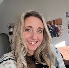 Marci Briggs's Instagram, Twitter & Facebook