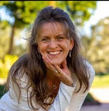 Angela Dowden's Instagram, Twitter & Facebook