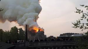 Un incendie a ravagé la cathédrale inscrite au patrimoine mondial de l'humanité le 15 avril 2019. Notre Dame De Paris Victime D Un Enorme Incendie