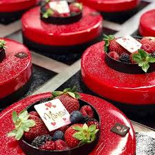 Avec Chef Jonathanstenger Douceur Biscuit Moelleux Pistache Croustillant Reconstitue Compotine De Fruits Rouges Mousse Vanill Yummy Food Recipes My Recipes