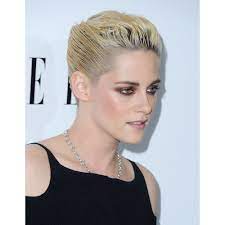 Short haircuts look great on girls of all ages, but many find their styling options limited. 24 Short Hairstyles And Haircuts For Women In 2020 Allure