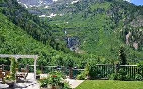 Which is the largest cabin at sundance mountain resort? Vacation Rentals With Beautiful Waterfall Views Inspire Travelocity Com