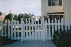 Picket Fence Vinyl Picket Fence Picket Fence Front Yard Landscaping