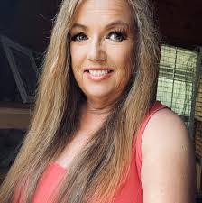 Lindsey Hayman's Instagram, Twitter & Facebook