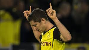 Subside sports is proud to offer the latest home, away and 3rd bundesliga jerseys, with options to add your favorite player's name & number or a personal name & number. Lewandowski At The Double For Dortmund Eurosport