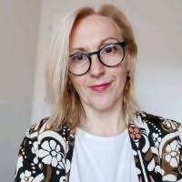 40+ perfiles de «Manuela»