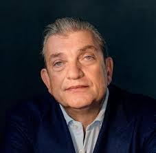 Robert Brech's Instagram, Twitter & Facebook