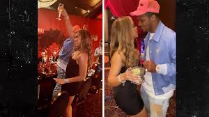 Deshaun watson is a superstar nfl quarterback for the houston texans, and he's dating a model with more instagram followers than he has. Deshaun Watson All Smiles With Bikini Clad Gf Jilly Anais Amid Texans Drama