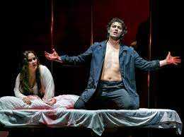 Jonas kaufmann est un chanteur d'opéra allemand avec une voix de ténor né le à munich. Classical Music The German Hunka Hunka Tenor Jonas Kaufmann Is Profiled At Length As He Heads Into The Metropolitan Opera S New Production Of Massenet S Werther And Prepares For His Carnegie Hall Debut Next