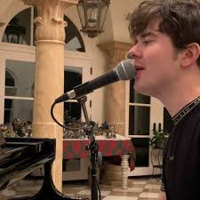 I am singing for you Hallelujah in Texas in a historic house., I hope you  will enjoy it., I wish you a wonderful day 💝