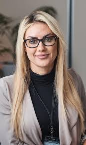 Regina Sherwood's Instagram, Twitter & Facebook