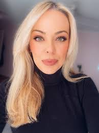 Sasha Davison's Instagram, Twitter & Facebook