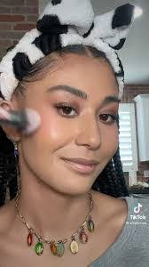 Marcie Lyons's Instagram, Twitter & Facebook