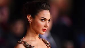 Джон берг, уэсли коллер, томми гормли и др. Wonder Woman Star Gal Gadot Pregnant With Second Child Hollywood Reporter