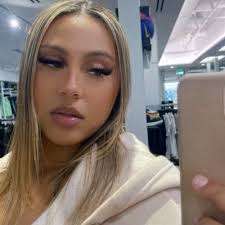 Ari Rogers (@yuungari)