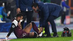 Navas, florenzi, kimpembe, marquinhos, kurzawa, herrera, danilo, di maria, neymar, mbappe, kean. Neymar Limps Off With Injury During Psg S Champions League Clash With Istanbul Basaksehir Goal Com