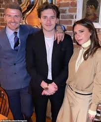 David robert joseph beckham is a former english professional football player. Victoria Beckham Aktien Mehr Fotos Von Sohn Brooklyn Und Nicola Peltz Engagement In Der Ankundigung Aktuelle Boulevard Nachrichten Und Fotogalerien Zu Stars Sternchen